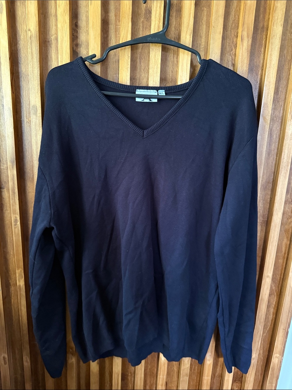 Men's Allen Allen 100% cotton Navy Blue V-Neck Sweater. M/L